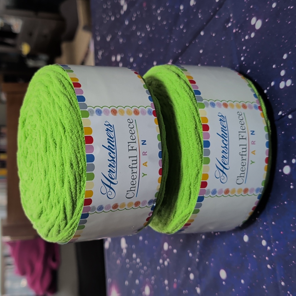 2 Brand New Skeins Herrschners Cheerful Fleece Yarn LIME Smoke Free